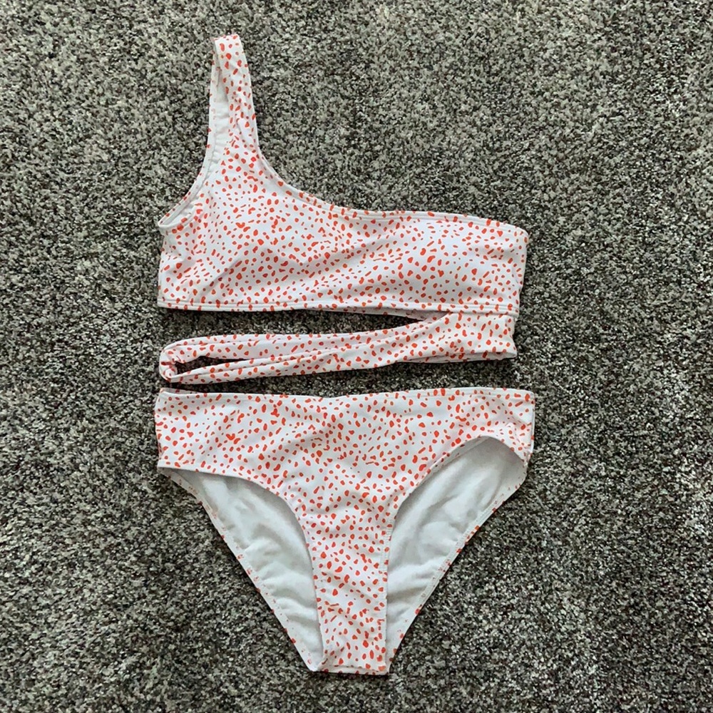 One shoulder women’s swimsuit from Romwe